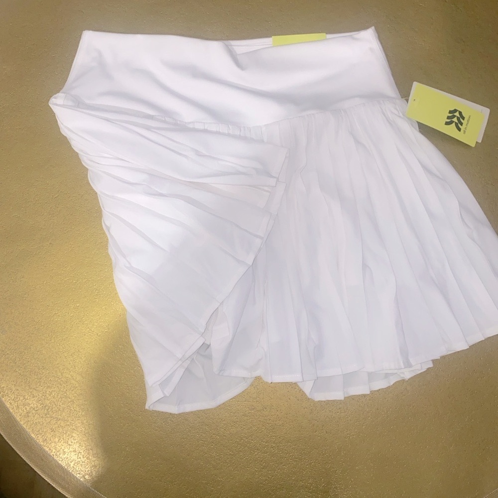 All in Motion White Micro Pleated Slim‎ Fit Tennis Skort Woven - Women's Medium - Picture 2 of 3